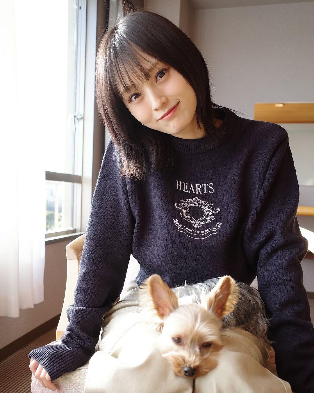 山本彩 家族旅行で愛犬との“幸せショット”＆トリックアートで“ミニさや姉”に…「かわいすぎるよ、、、」「育てたい」の声