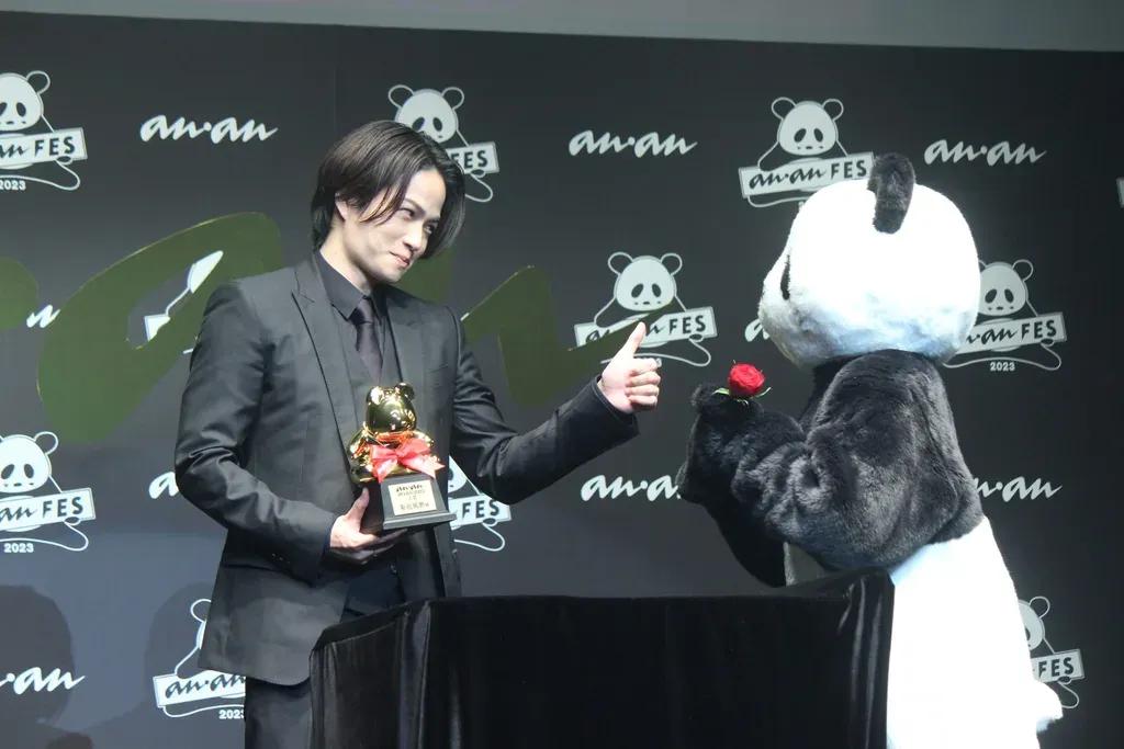 Aぇ! group 結成4年で「anan AWARD」受賞！正門良規「積み重ねてきたことは間違っていなかった」_bodies