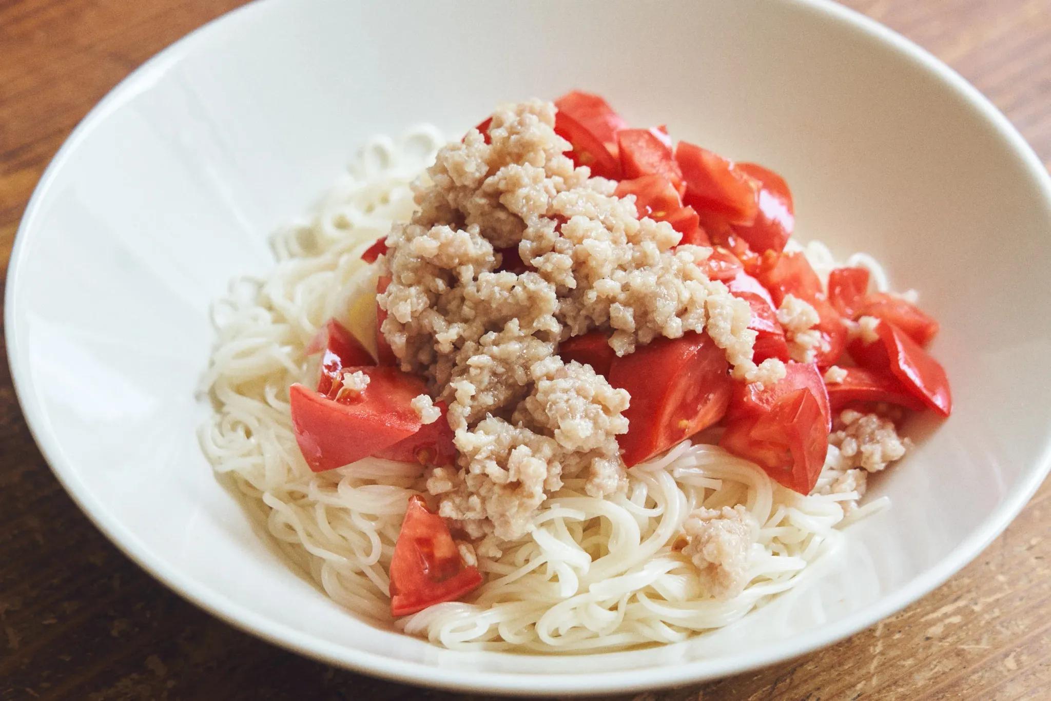 そうめん、夏野菜にベストマッチ！レンジで10分！ナンプラー鶏そぼろ【今井真実の肉レシピ】_bodies