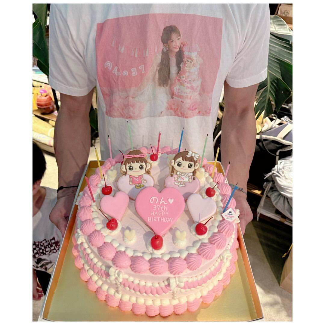 辻希美　37歳の誕生日を迎え家族そろったショットを公開　ピンクカラーのケーキなどのお祝いに「最高の時間でした」と明かす