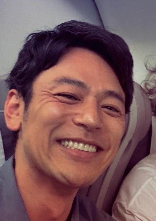 妻夫木聡が飛行機で“人気俳優”と遭遇！「ベートーヴェンかと思いました」偶然の仲良し2ショットに「絶対楽しい」と大反響