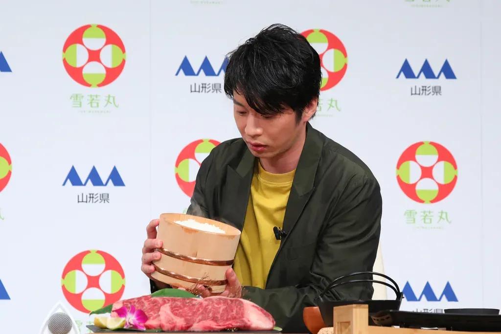 田中圭 「僕の“ご飯を食べる会”みたいになって…」新米、牛ステーキ、芋煮をほおばり「ふはははは」_bodies