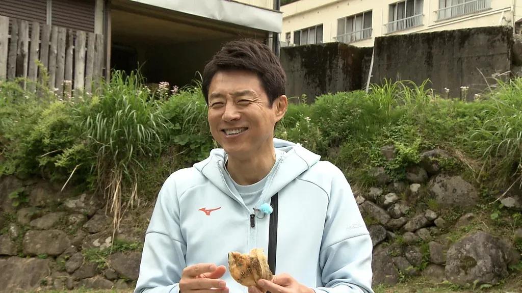 松岡修造が、若き釣り人の思いがこもった“あまごの唐揚げ”に「カリッカリでふわふわ！」と感動_bodies