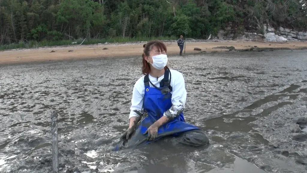 博多大吉に緊張が！？「笑いごとじゃない…」“激レア食材”を追うハンターたちの過酷ロケ_bodies