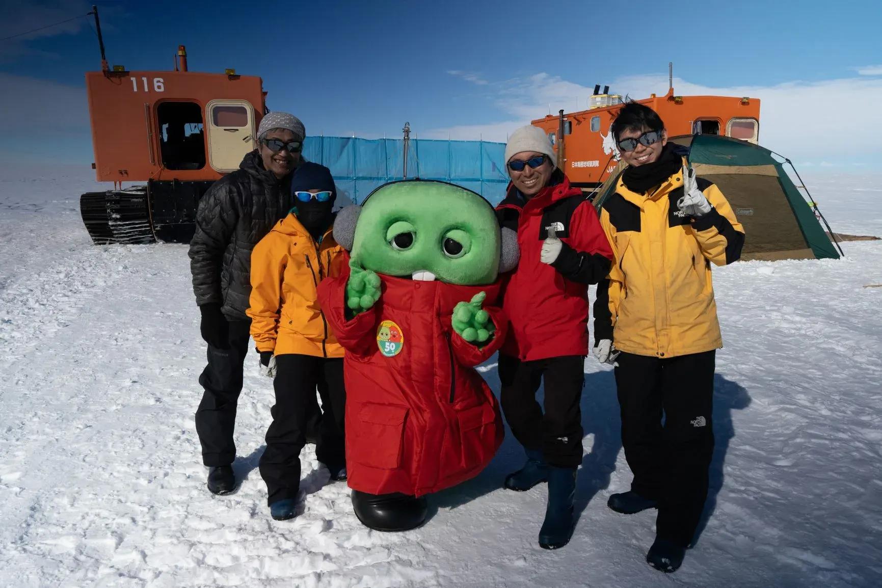 ガチャピンが『Live News イット！』で南極から帰国生報告！_bodies