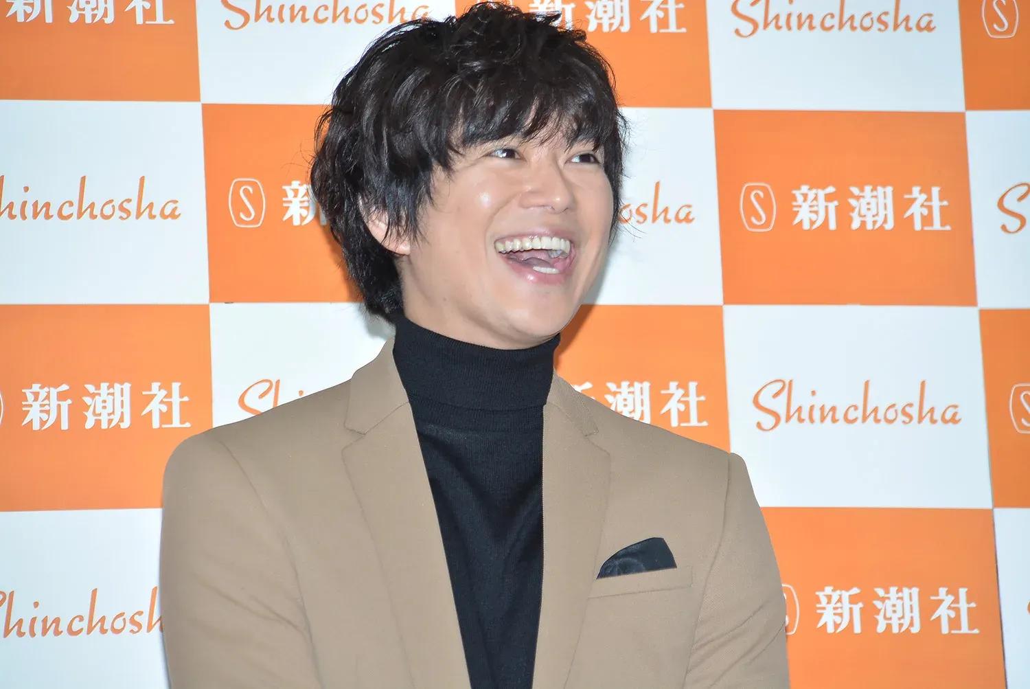 加藤シゲアキ「楽ではなかったが大事なものが見えた」新作小説会見でNEWSの今年を振り返る_bodies