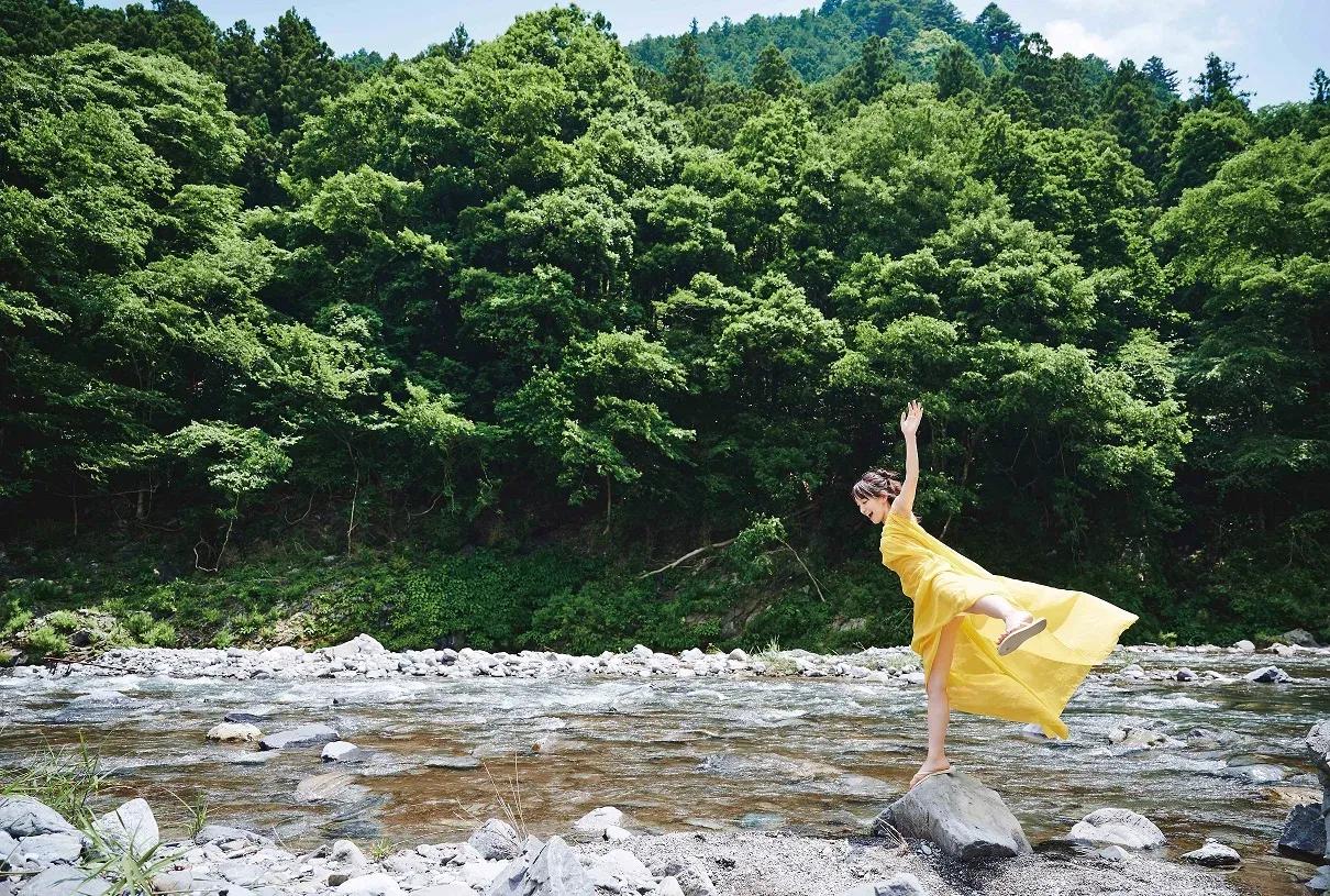 【ほぼ全文起こし】吉岡里帆 2年ぶりの写真集に、高校時代の私服姿で！「古着屋さんで買った短パンを…」_bodies