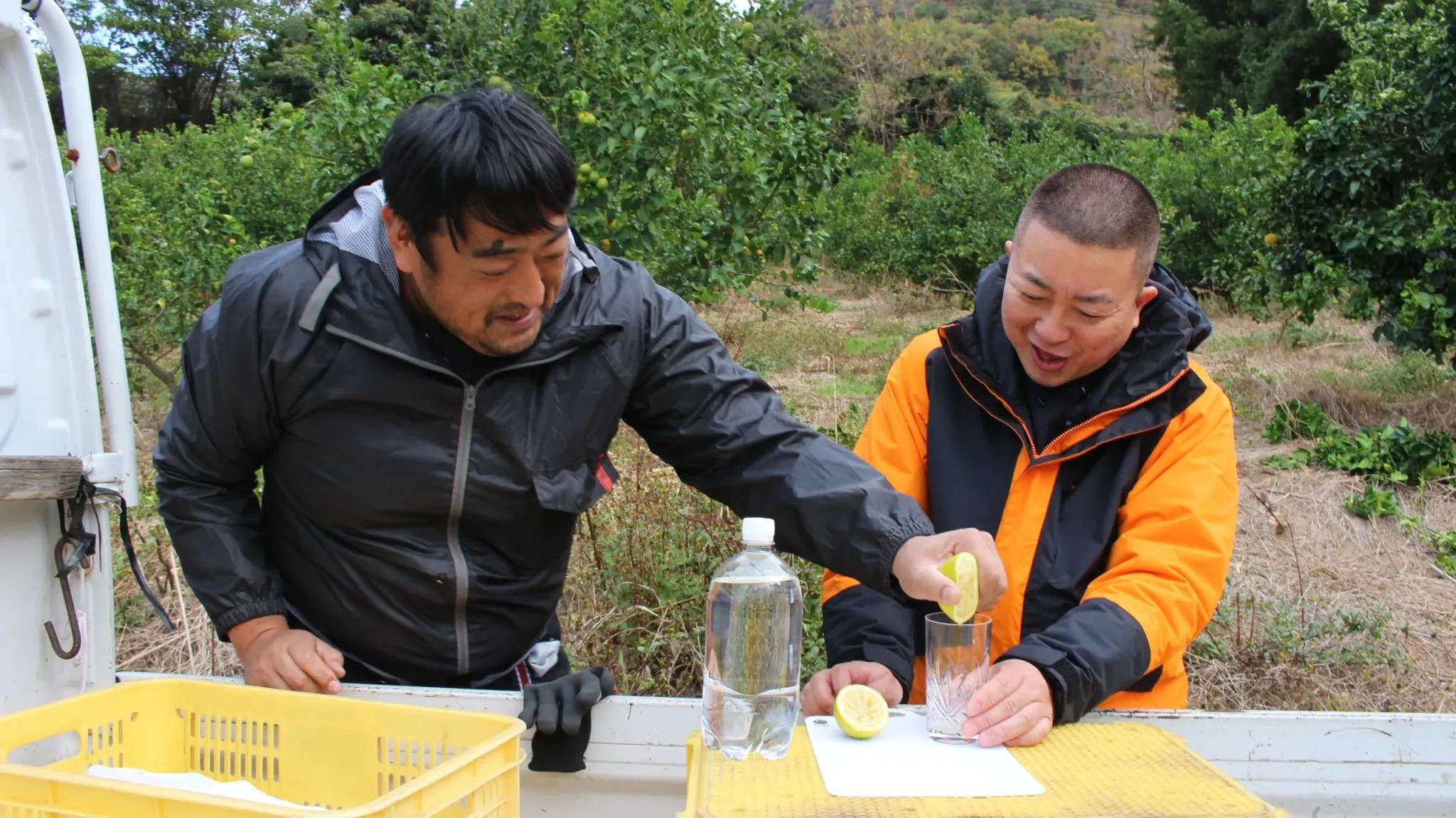 広島・生口島でチョコプラが自分たちで集めた食材で鍋をつくり、お世話になった島民にふるまう！_bodies