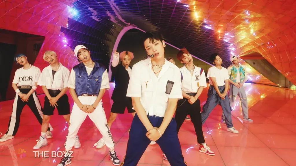 THE BOYZ ハーフミリオン達成の新曲を「めざましライブ」で日本初披露！最近覚えた日本語は…「バナナの謎はまだ謎なのだぞ！」_bodies