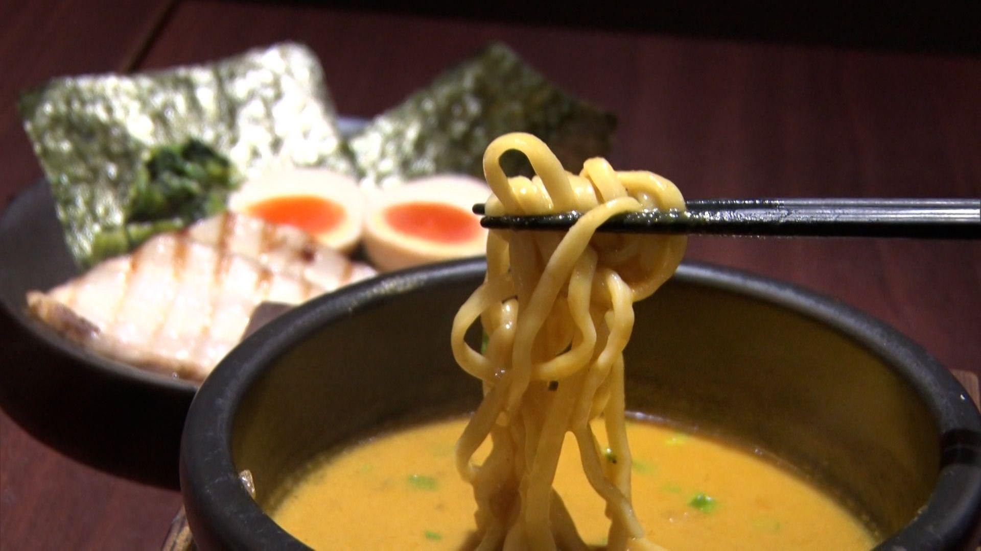 佐野勇斗 週に1回は食べるカレーつけ麺を紹介！「M!LKのメンバーとも、1人でも行きます」