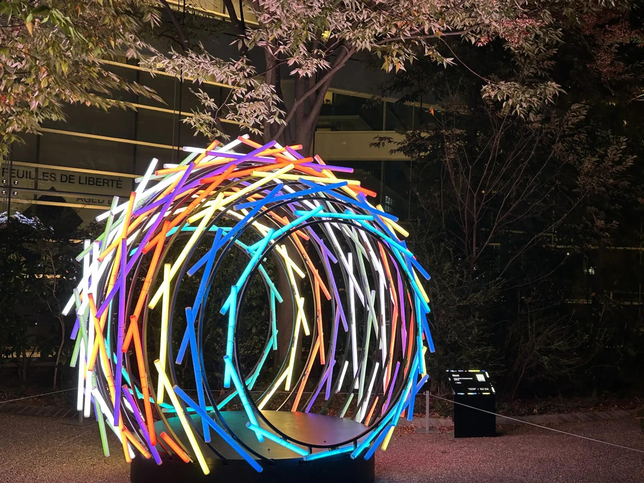 世界各国のアーティストが参加！暗闇に映える光のアート「TORANOMON LIGHT ART」に行ってみた_bodies