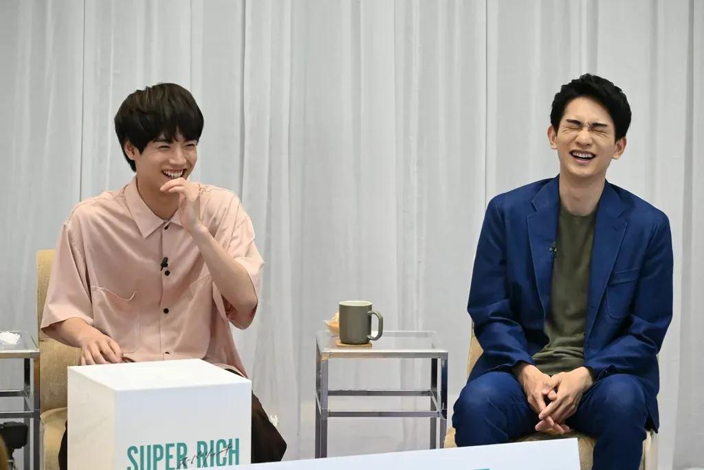 赤楚衛二の小ボケに町田啓太がツッコミ、江口のりこも吹き出す『SUPER RICH』ライブ配信イベントの裏側_bodies