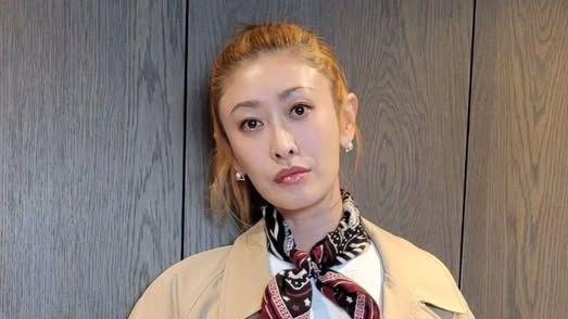 「欲しすぎる！」山田優 オシャレすぎるお歳暮をスウェット×ロングコート姿で紹介！「生活のレベルが違い過ぎて羨ましい」と反響