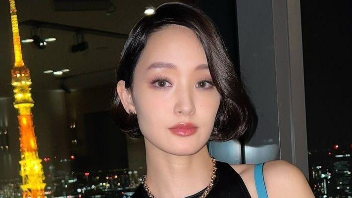 「色気5倍増し！」剛力彩芽 黒ドレスで“肩だし”披露！東京タワーバックに「最高にステキなshot！」の声