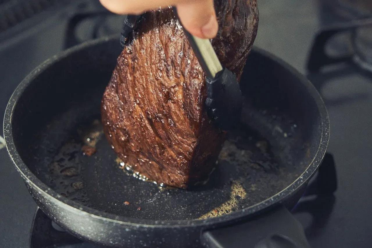 クリスマス、おせちにも大活躍！たった4つの材料で肉汁あふれるローストビーフ！【肉loverの感覚レシピ】_bodies