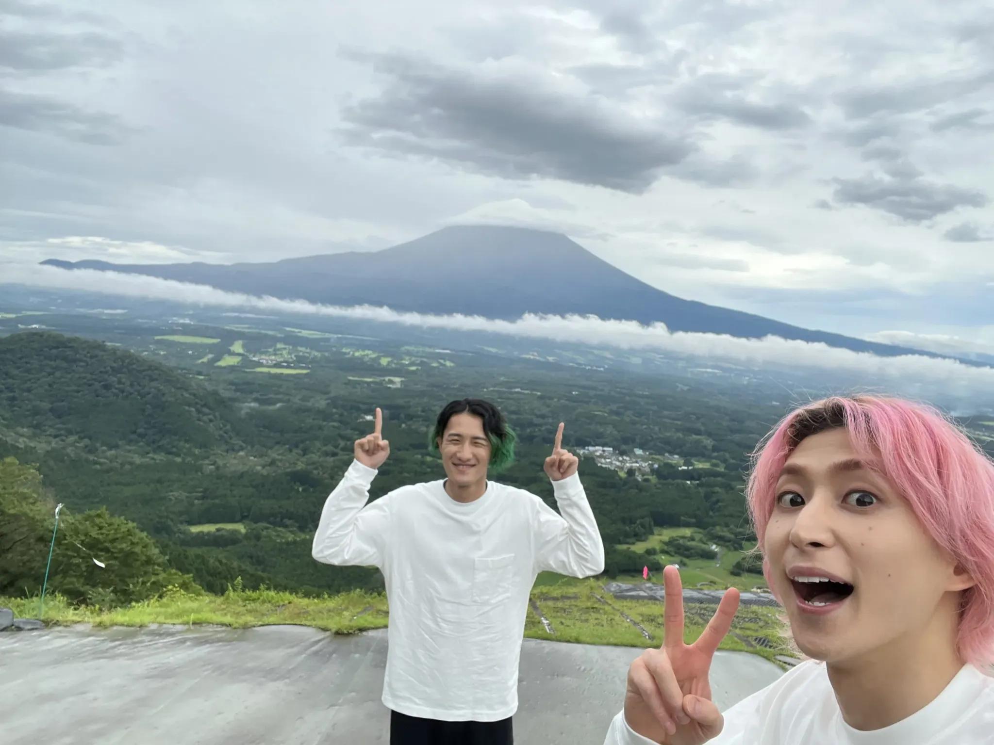 岩本照＆佐久間大介が富士エリアに2人旅「これだけプライベート感のある旅ロケは初めて」_bodies