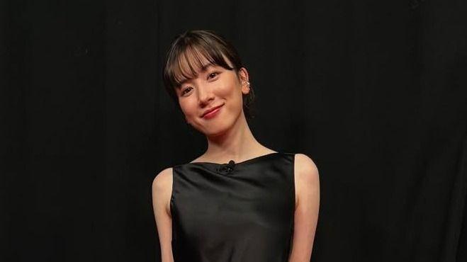 うっすら美脚が･･･永野芽郁 透け感のある黒ドレスで大人っぽさ全開！「スタイルいいね」と反響