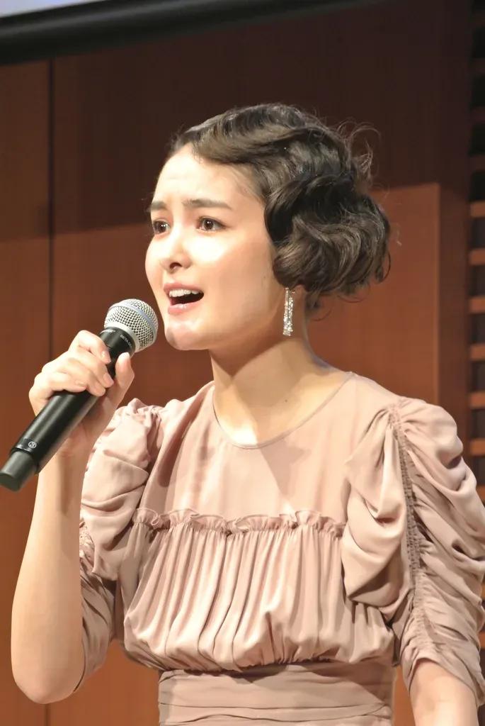 歌唱披露の葵わかな「日本で初めて上演される作品に携わることができて光栄」_bodies