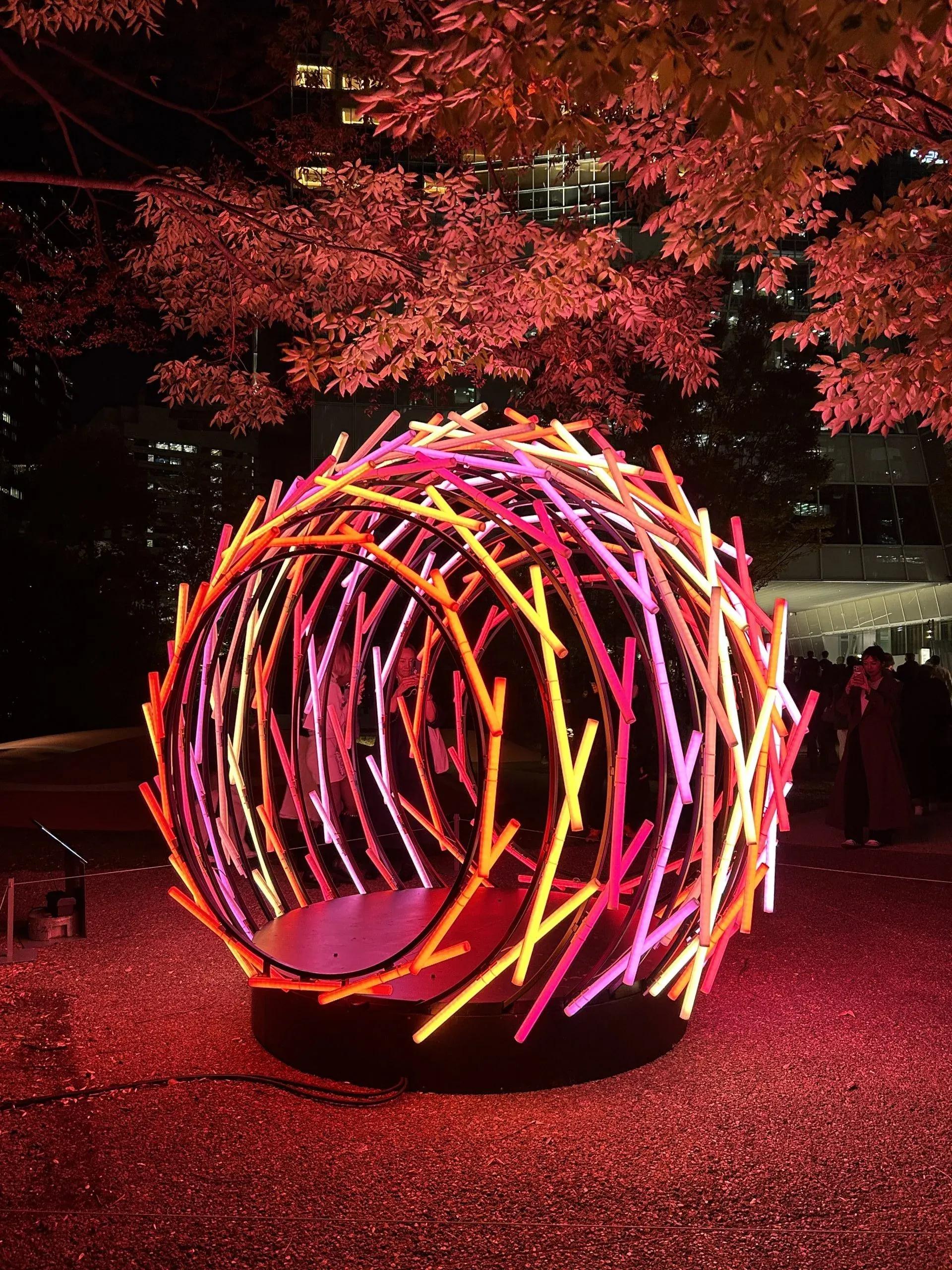 世界各国のアーティストが参加！暗闇に映える光のアート「TORANOMON LIGHT ART」に行ってみた_bodies