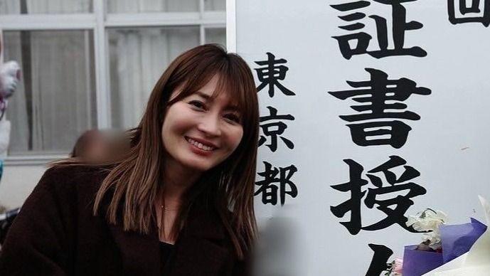 「姉妹にしか見えない」新山千春 娘・もあの卒業式で親子写真公開！幸せそうな笑顔の2Sに「こんなに大きくなったんだね」