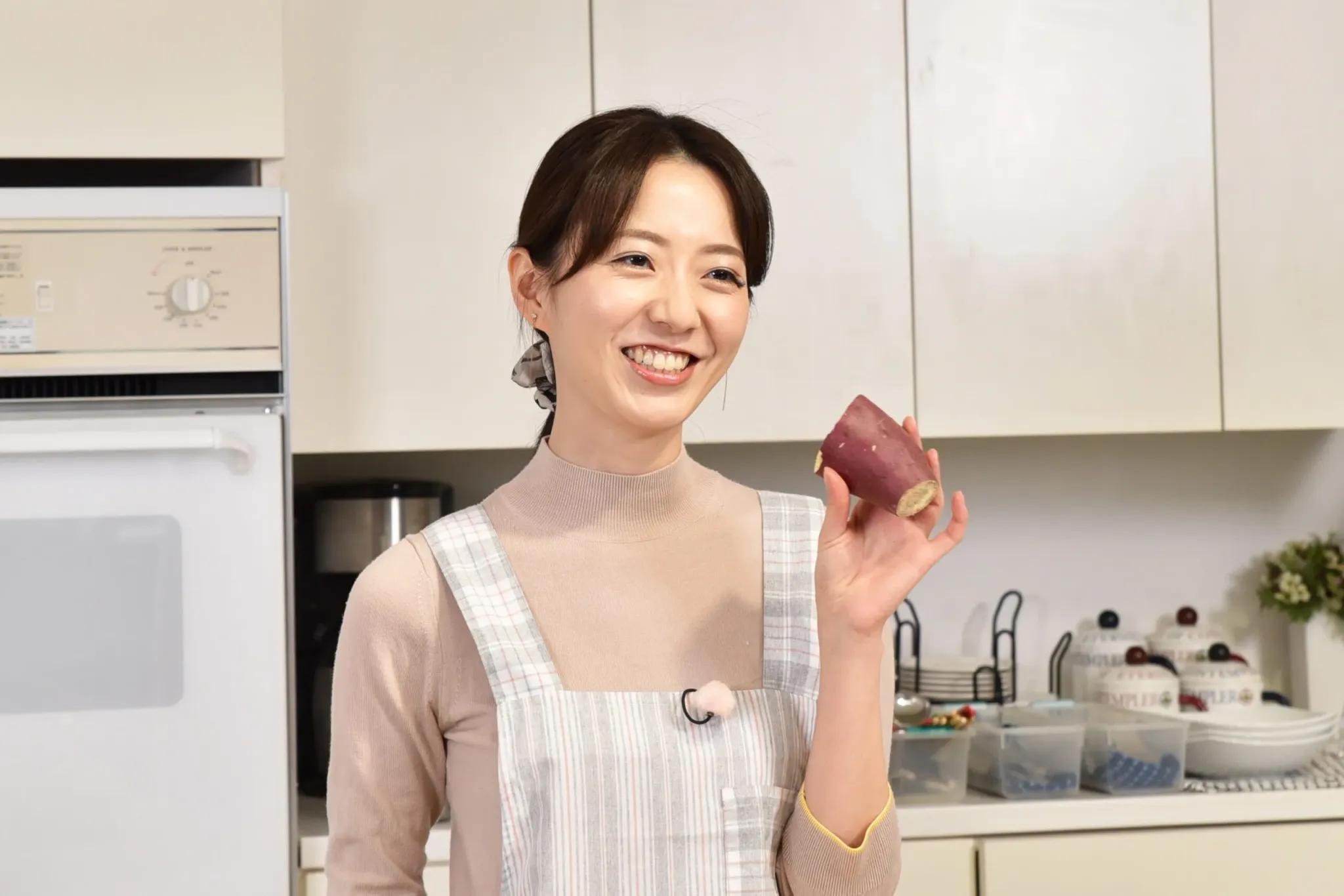 フジ内田嶺衣奈アナ、時短料理披露し「夫のため冷蔵庫におかず2品は入れておきたい」_bodies