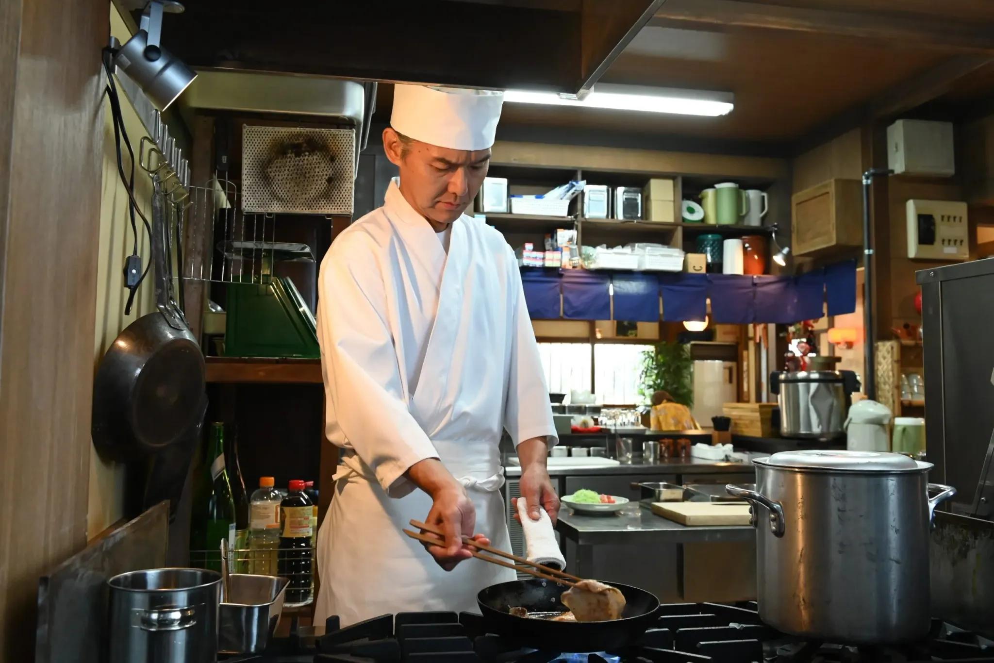 『あたりのキッチン！』渡部篤郎「与えられた役をまっとうするという意味では、役者という仕事は非常に職人的」_bodies