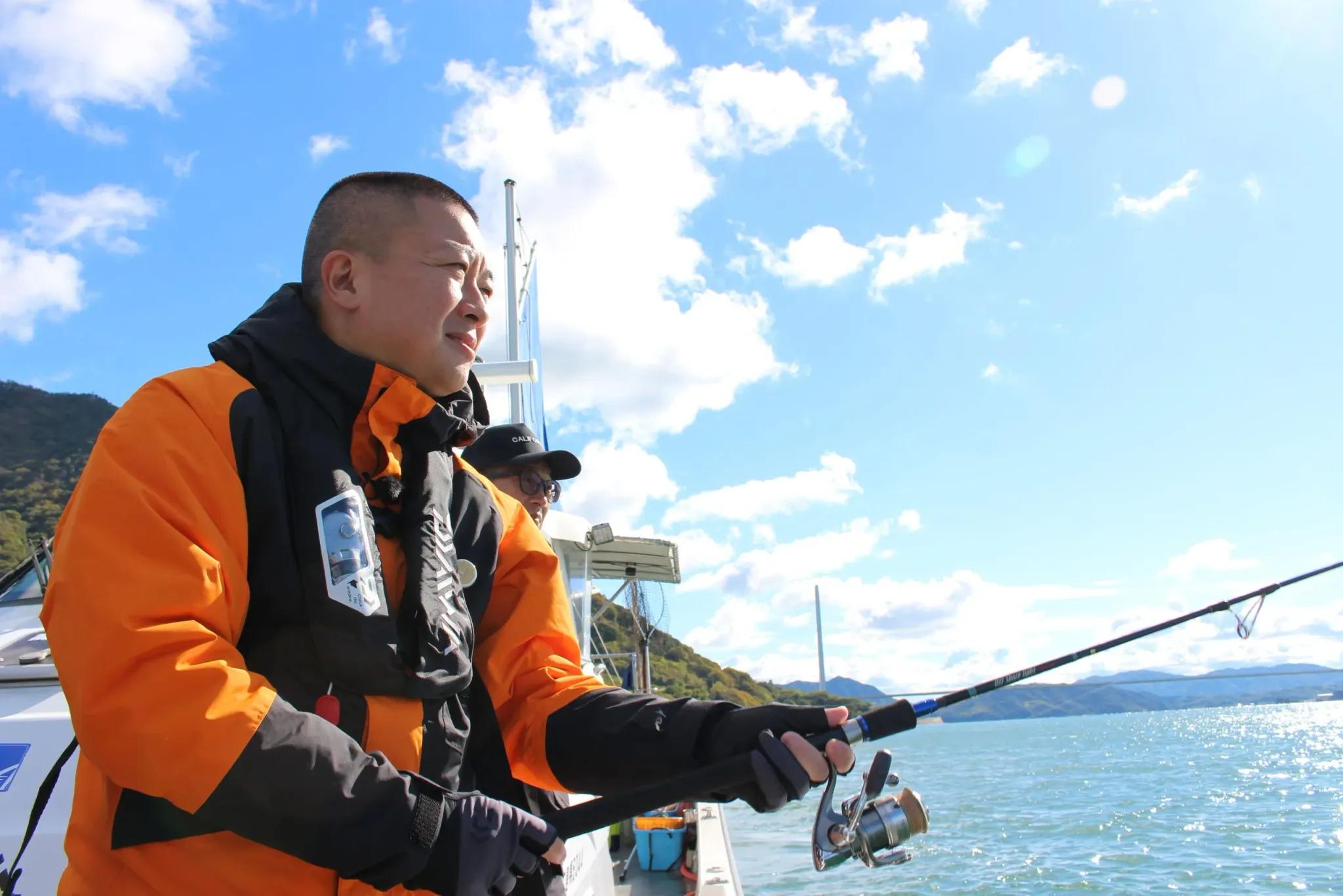 広島・生口島でチョコプラが自分たちで集めた食材で鍋をつくり、お世話になった島民にふるまう！_bodies