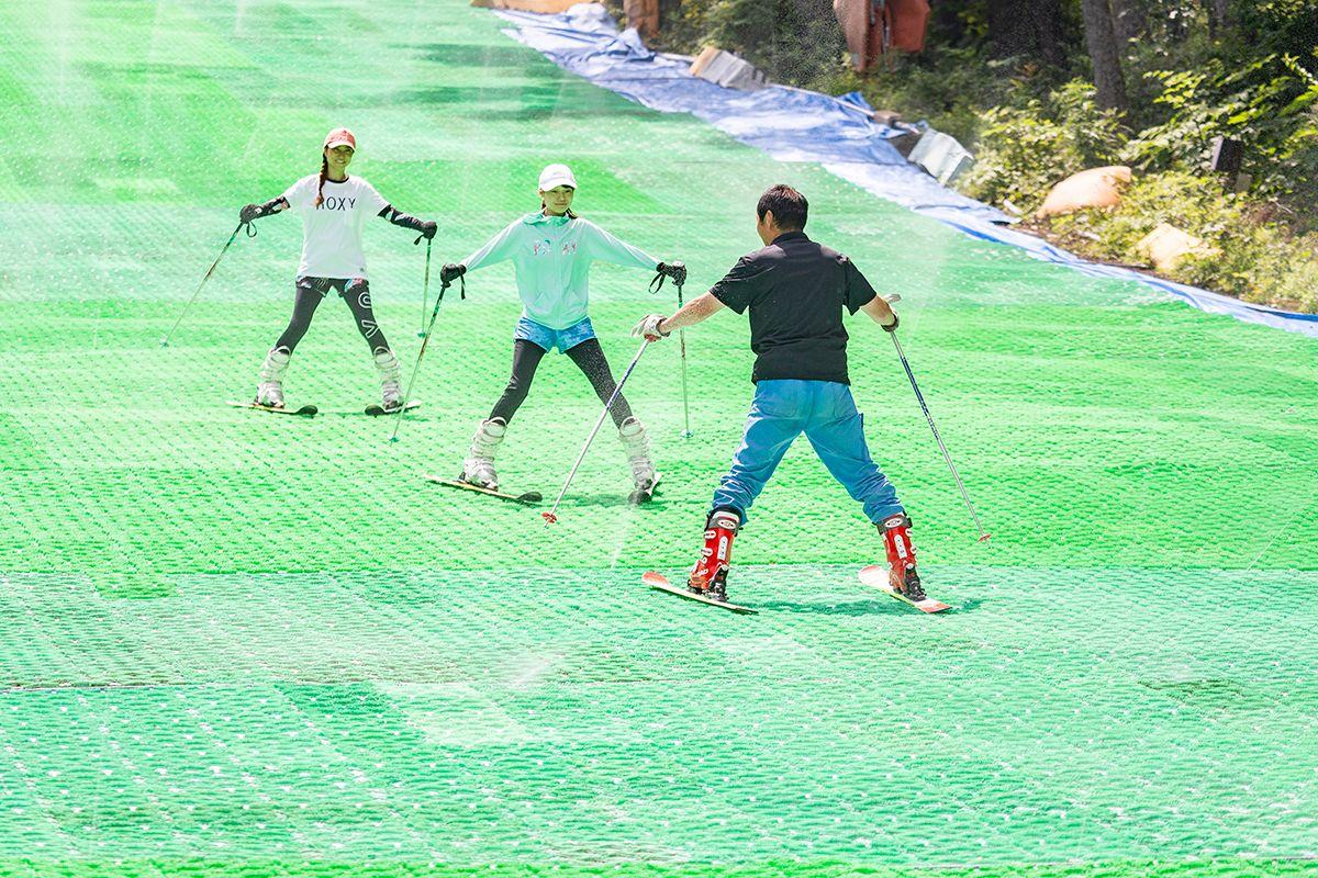 【ふじてんリゾート】夏でもスキー＆スノーボードが楽しめるふじてんのサマーゲレンデで8/4(日)・18(日)の全２回「サマーゲレンデスキー体験会」を開催！