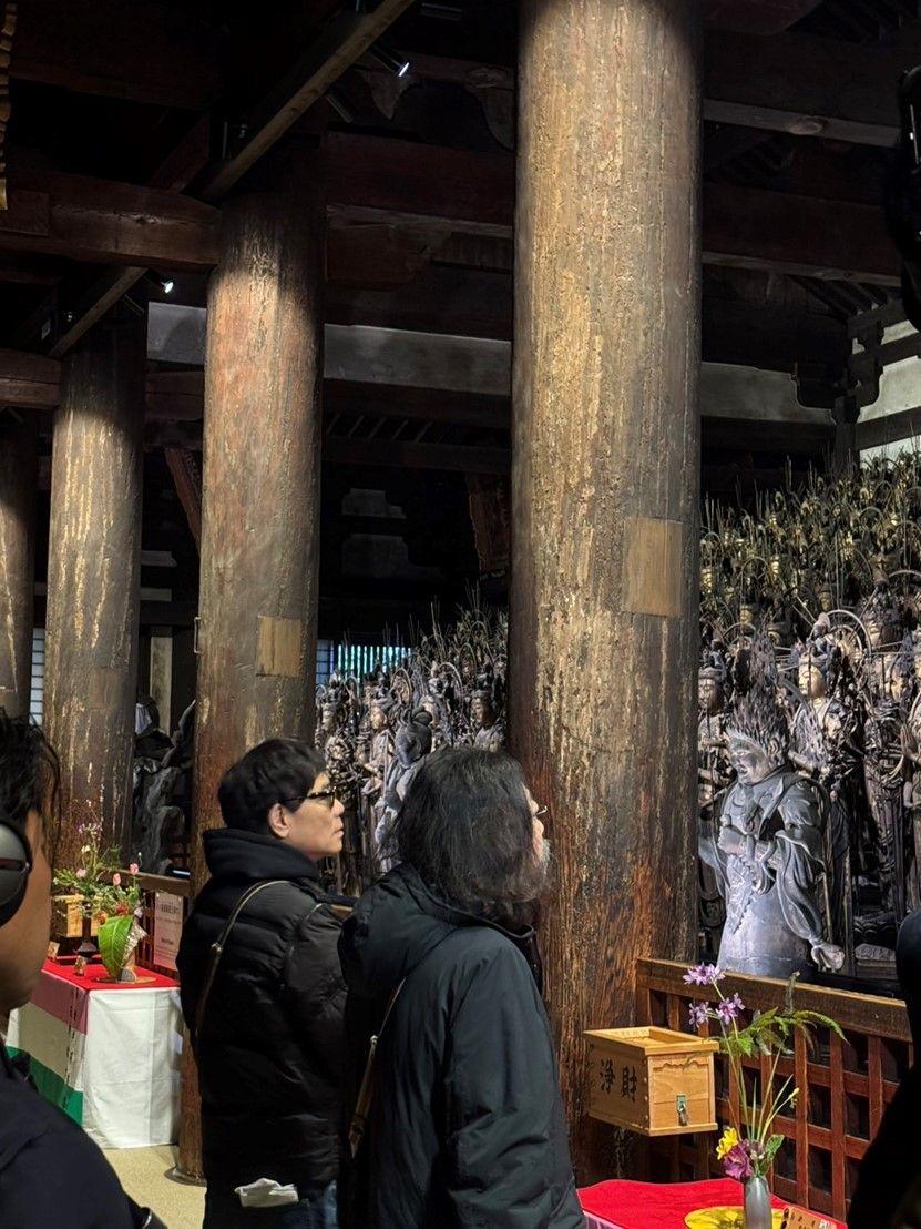 『新TV見仏記・最終回 ～三十三間堂で会いましょう！三十三年後の約束編～』のシーン