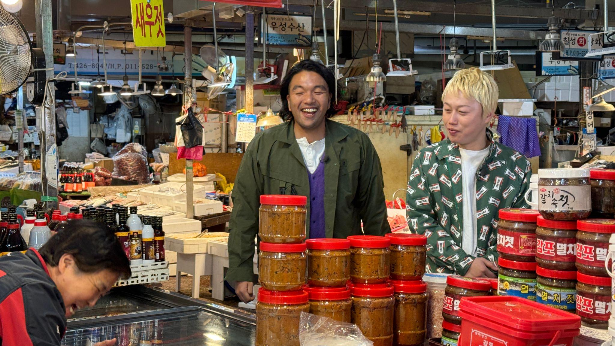 『見取り図＆山之内すずが行く！韓国・朝から晩まで早歩きツアー』のシーン