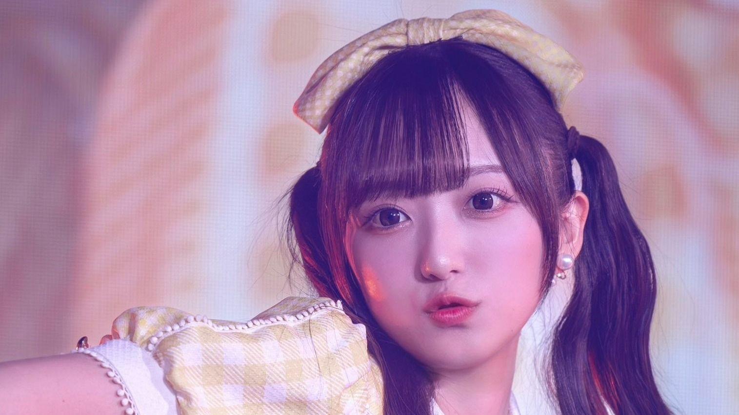 自称”2024バズるアイドル”の大学卒アル写真が可愛すぎると話題！「卒アルにいる可愛さじゃねぇ」