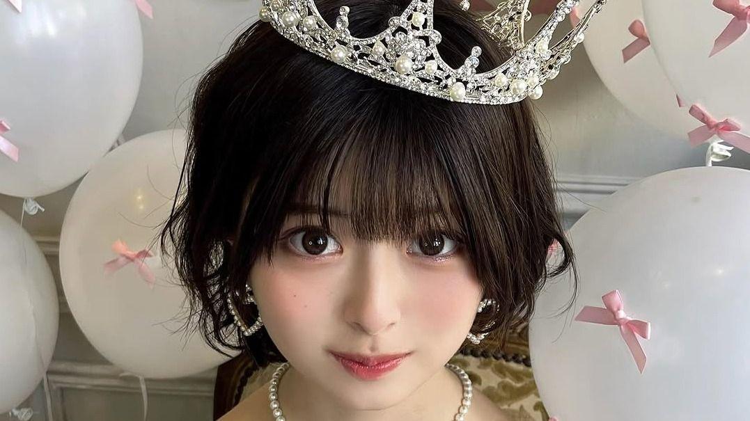 「圧倒的に国宝」秋元康プロデュースアイドルのセンターが16歳の誕生日にキラキラ王冠＆白ドレスでプリンセスに！