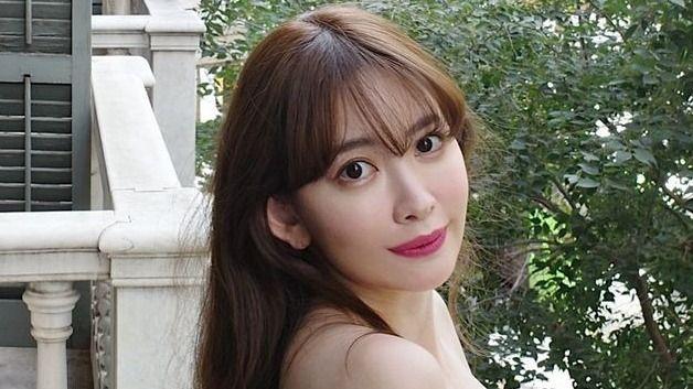 【眼福】小嶋陽菜 素肌を大胆披露のドレス姿！写真集オフショット公開に「最高のショットばかり！」と絶賛の嵐