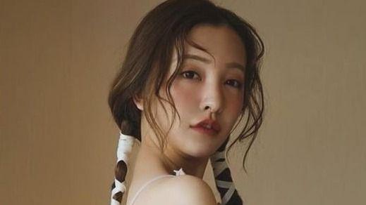 板野友美 どの写真が好き？お気に入りのピンクドレス姿でかわいいしぐさを連発！「どの表情も唯一無二！」