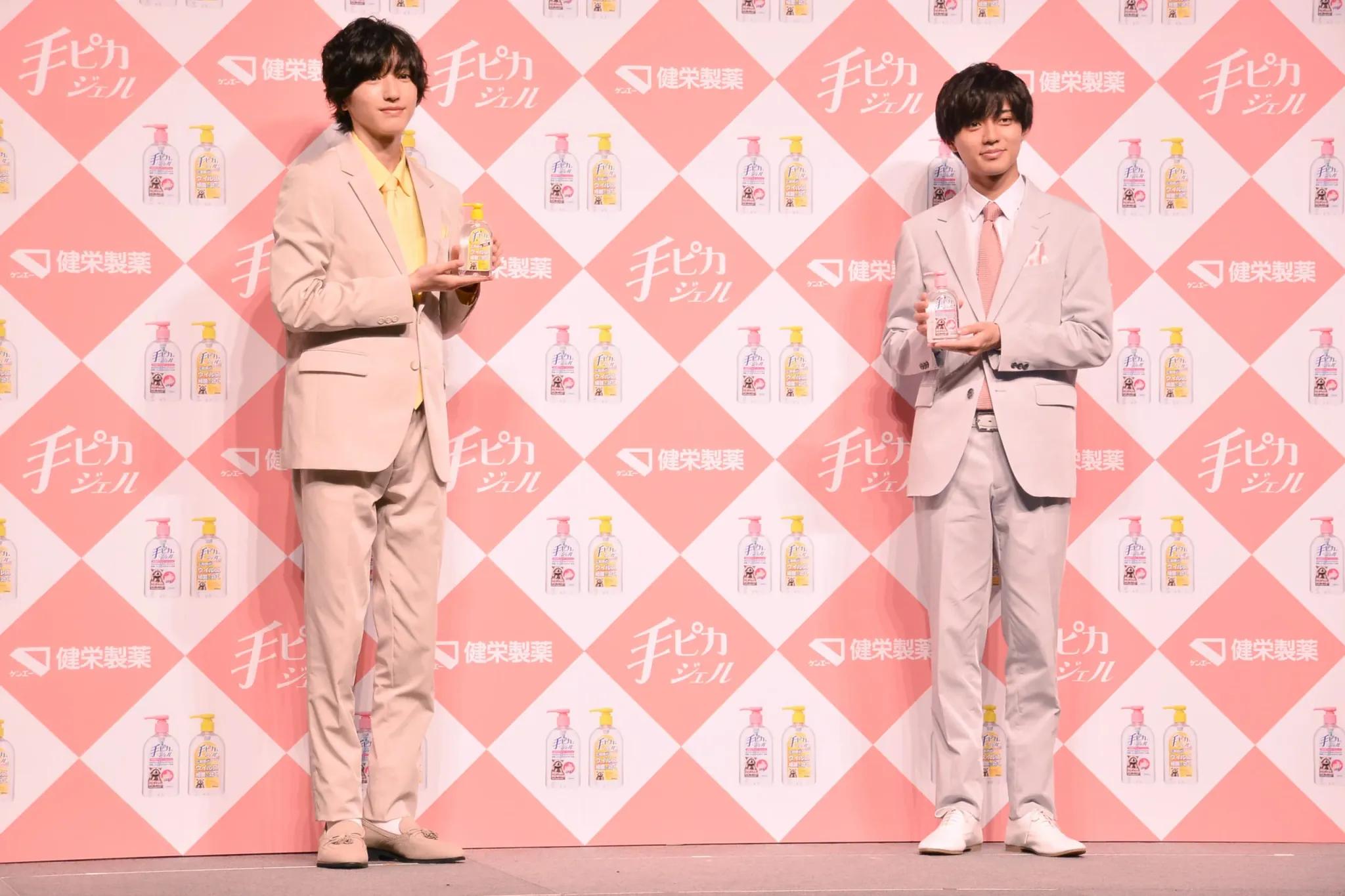 永瀬廉「ジャニーズは角度で生きている」179cmに育った道枝駿佑と久々の共演でキメ顔連発_bodies