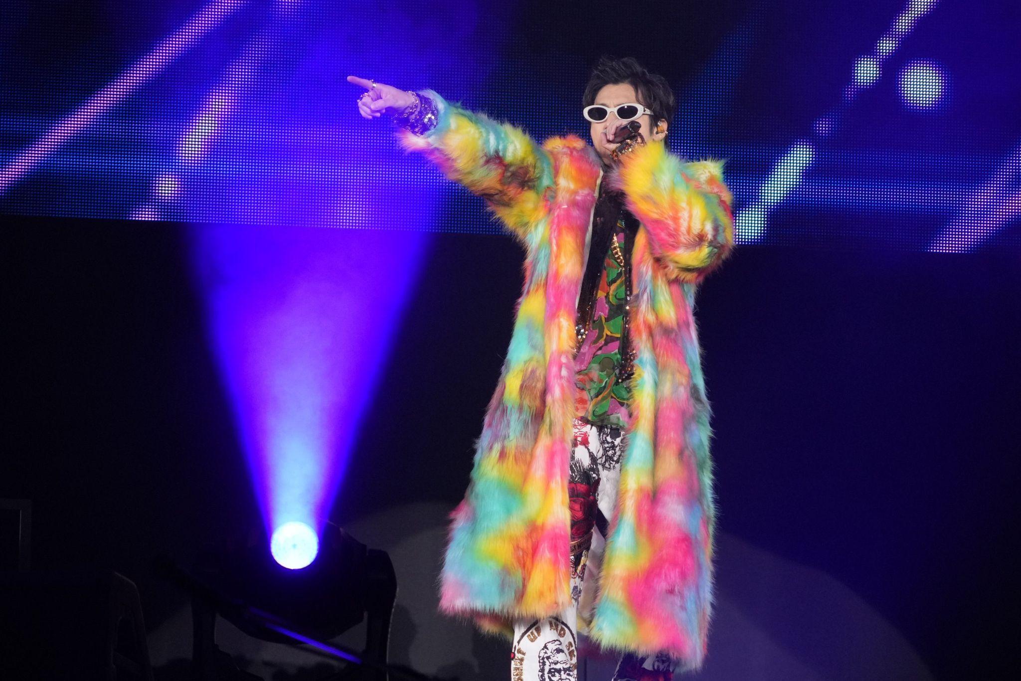 山田裕貴 ド派手な衣装でBIGBANGの楽曲熱唱！1万2000人のファンと交流