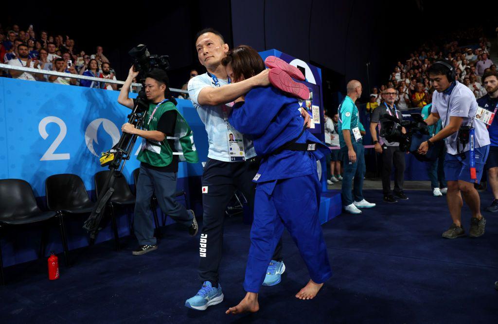 阿部詩選手（24)　2回戦敗退　号泣し立ち上がれなくなるも　パリオリンピックの柔道会場からは大きな声援