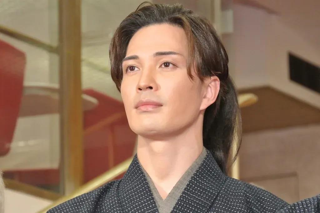 ウエンツ瑛士 山本耕史から「細い」と指摘され、約30万円のパーソナルジムを契約！“筋肉開国”宣言_bodies