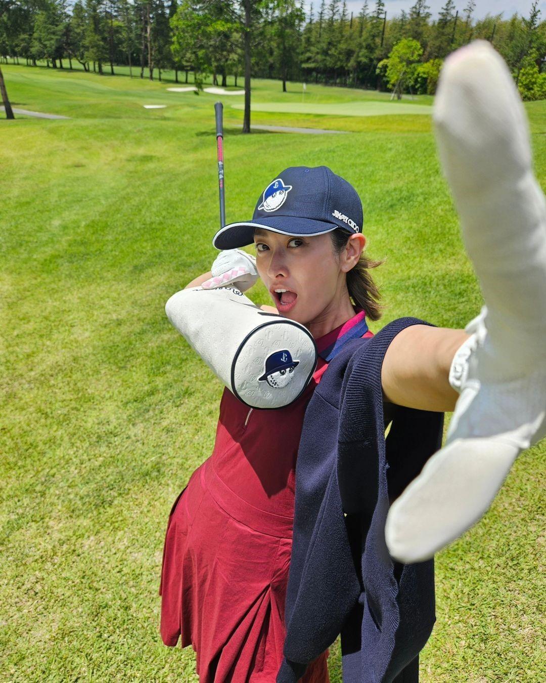 山田優　ノースリーブにミニスカで“ルーズソックス”のゴルフ姿を公開！SNSで「ゴルフウェア姿も絵になる」と絶賛の声
