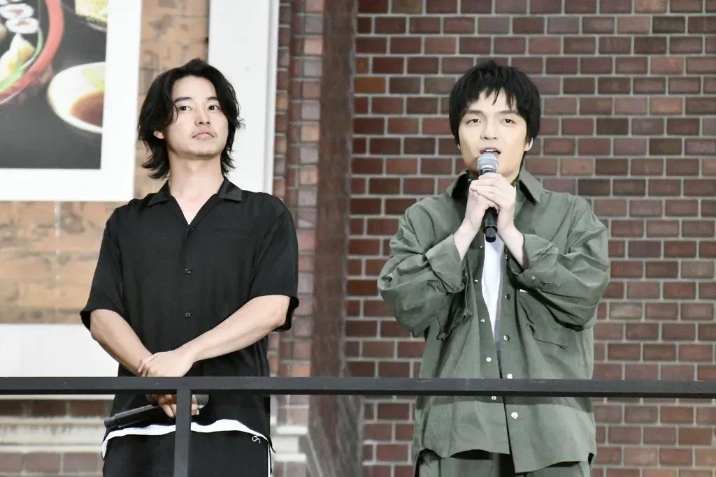 山﨑賢人 岡山天音とプライベートで新宿デート！？「10代から長い付き合いがあって」_bodies