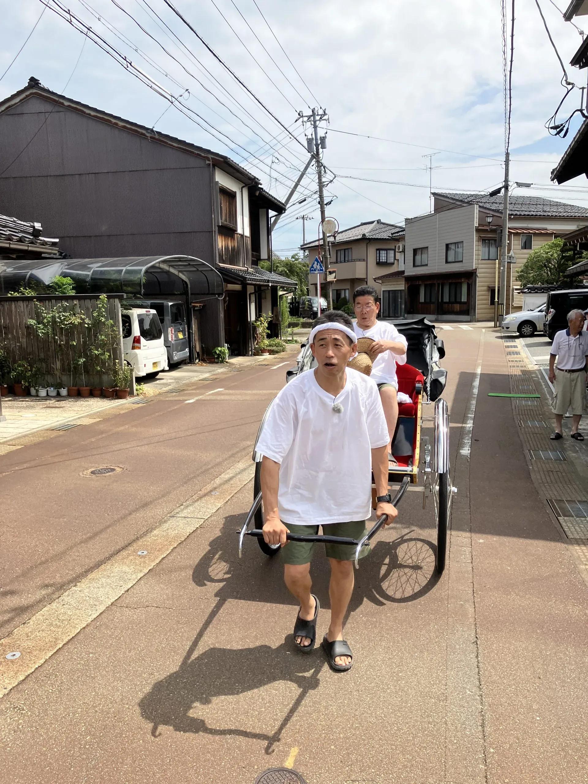 西川きよし＆石田靖の“やすきよ”コンビ！23年目の夏休みは富山県・黒部ダムへ_bodies