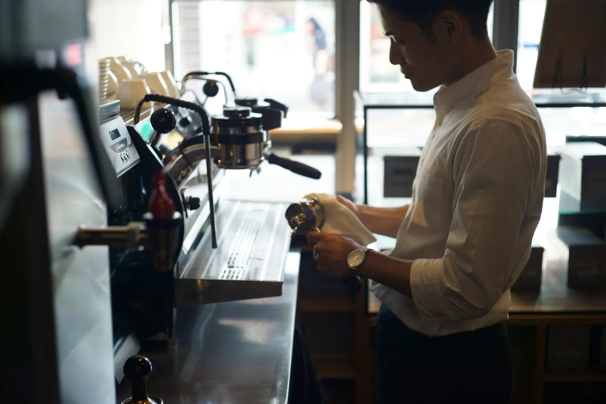 人気バリスタが伝授！決め手はお湯の注ぎ方「いつもの珈琲を簡単に格上げ」する方法_bodies