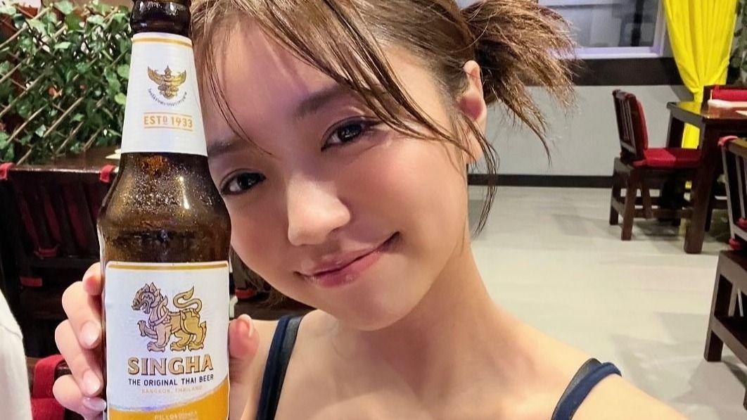 ベッドに寝転ぶ姿も！大原優乃 海外ロケのオフショットを一挙公開 ビールで乾杯に爆買い…自然体で楽しむ姿連発