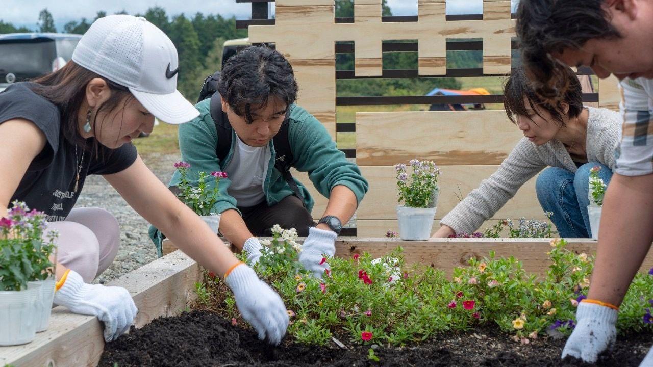 日本最大級のキャンプ場で大自然トレッキングやキャンプファイヤーを体験！「大人の林間学校」を静岡・ふもとっぱらで5月24日(土)・25日(日)に開催。