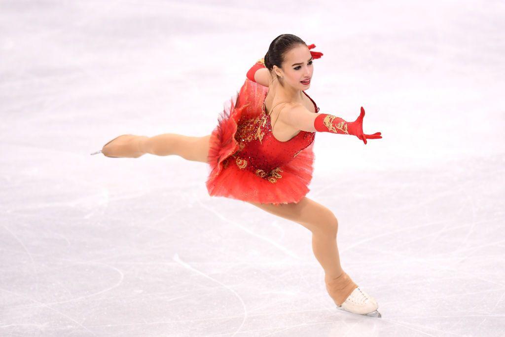 【写真17枚】「目が離せない」平昌フィギュア女子金メダリスト・ザギトワ(22)秋田犬“マサル”溺愛少女の変貌っぷりに絶賛の嵐