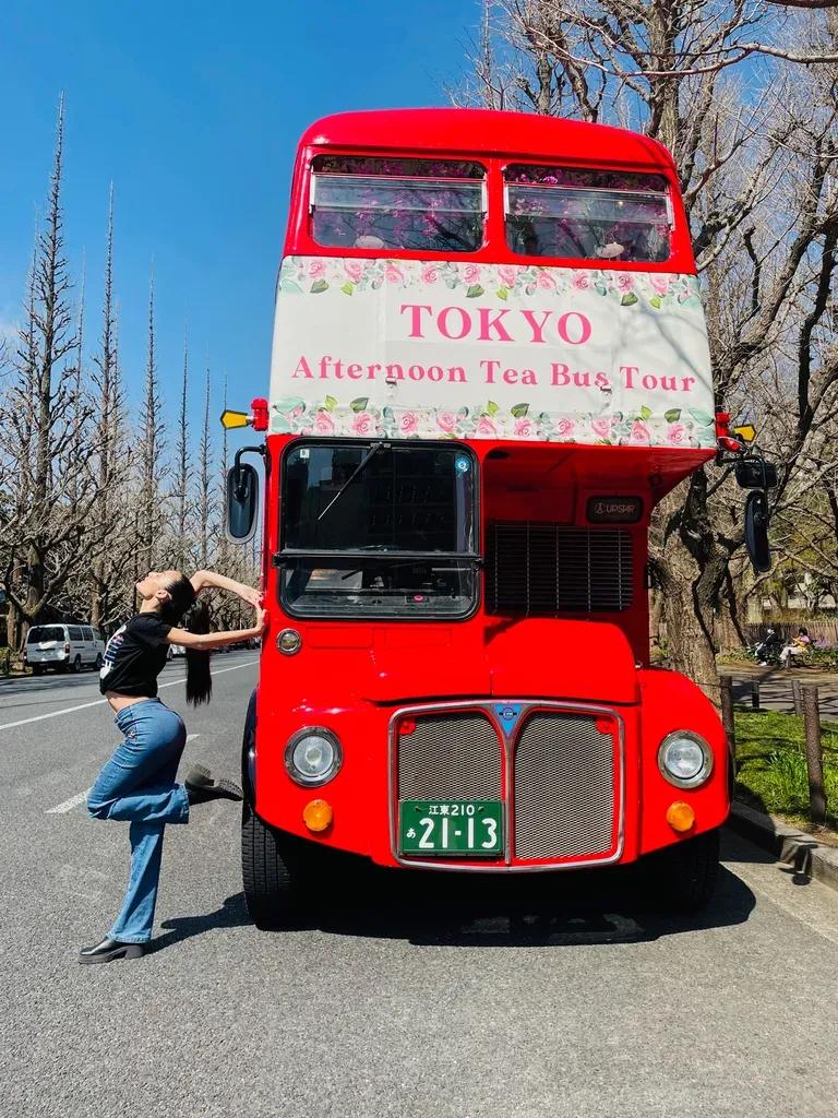 ジャンポール・ゴルチエの半生がランウェイミュージカルに！パフォーマーが日本の春を満喫_bodies