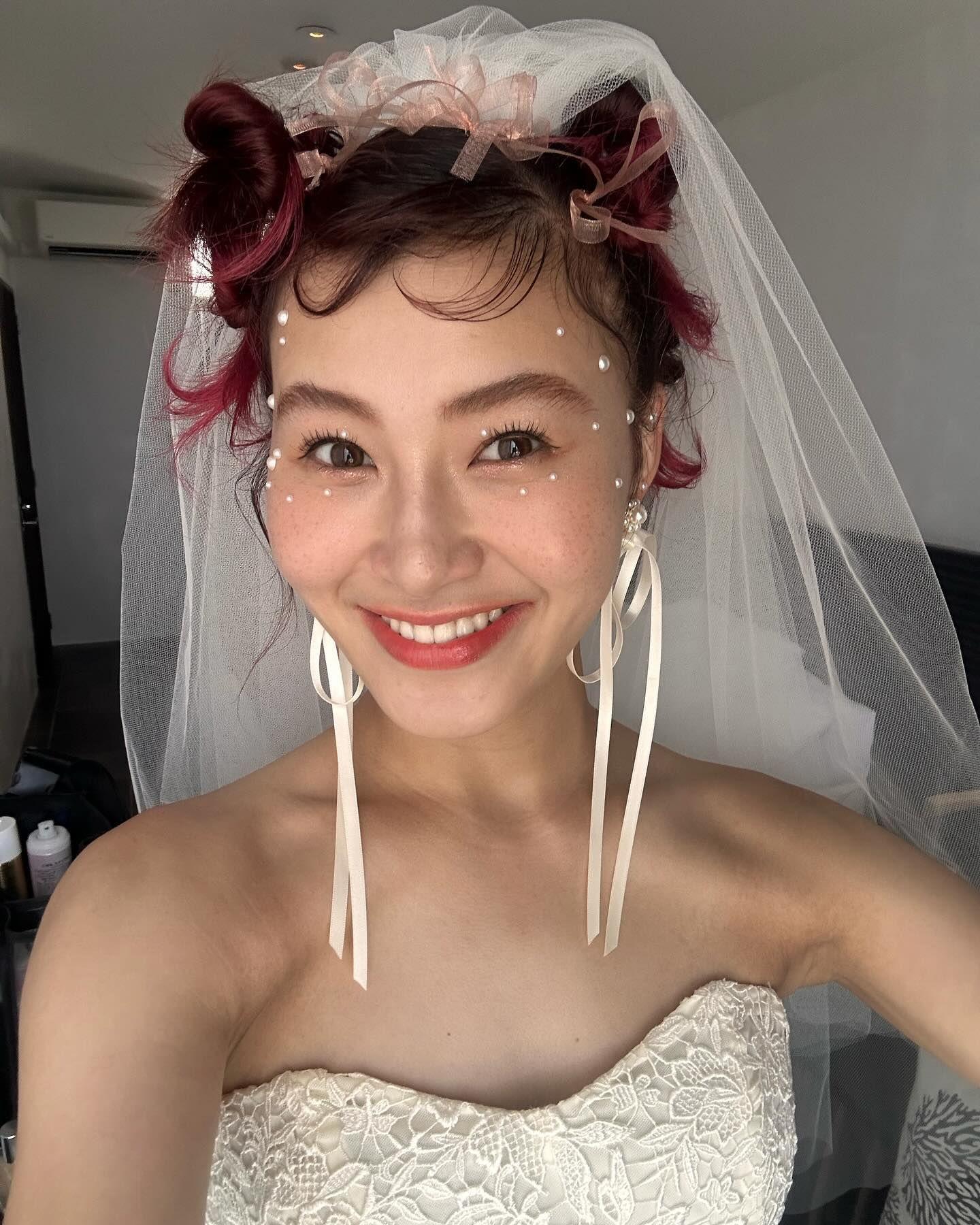 村上佳菜子 結婚式・前撮りで見せたコケティッシュな艶姿を一挙公開！「全部かわいすぎる！」と絶賛の嵐