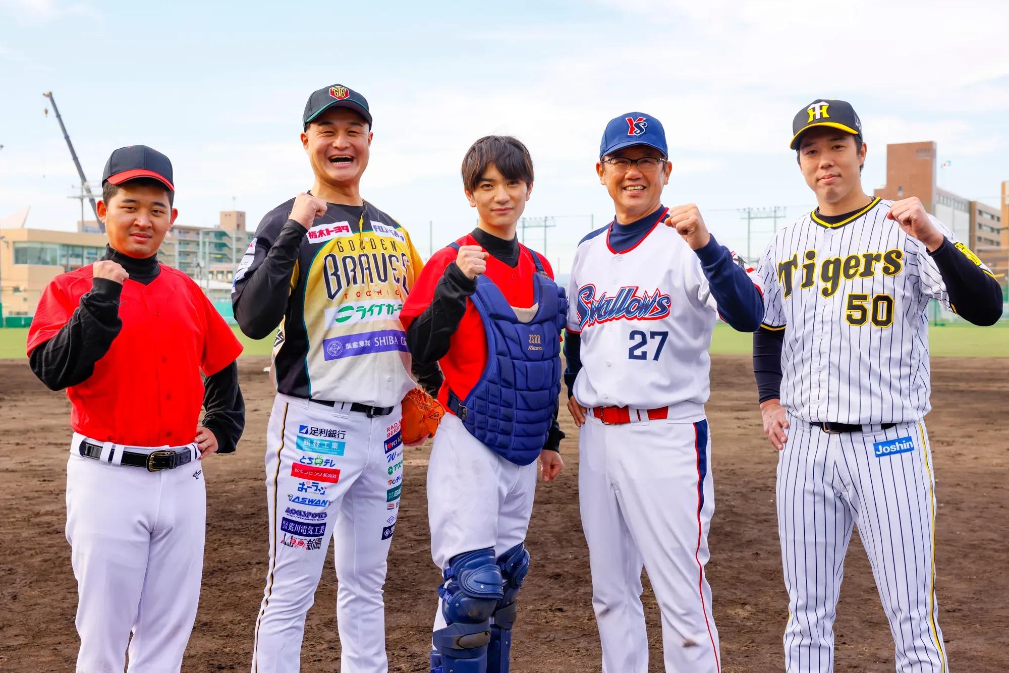 白熱！今年で11回目「プロ野球レジェンド軍vs芸能人オールスターズ」_bodies