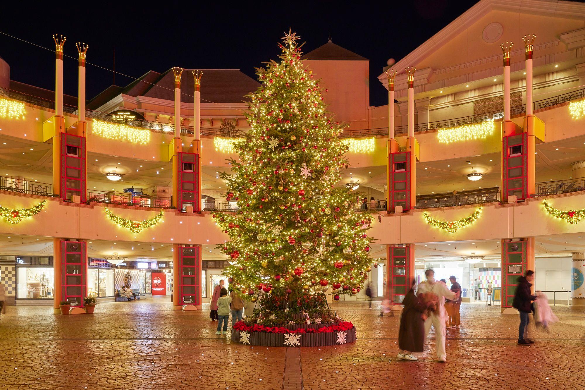 東京ディズニーリゾート®のクリスマス. 10.イクスピアリのクリスマスツリー