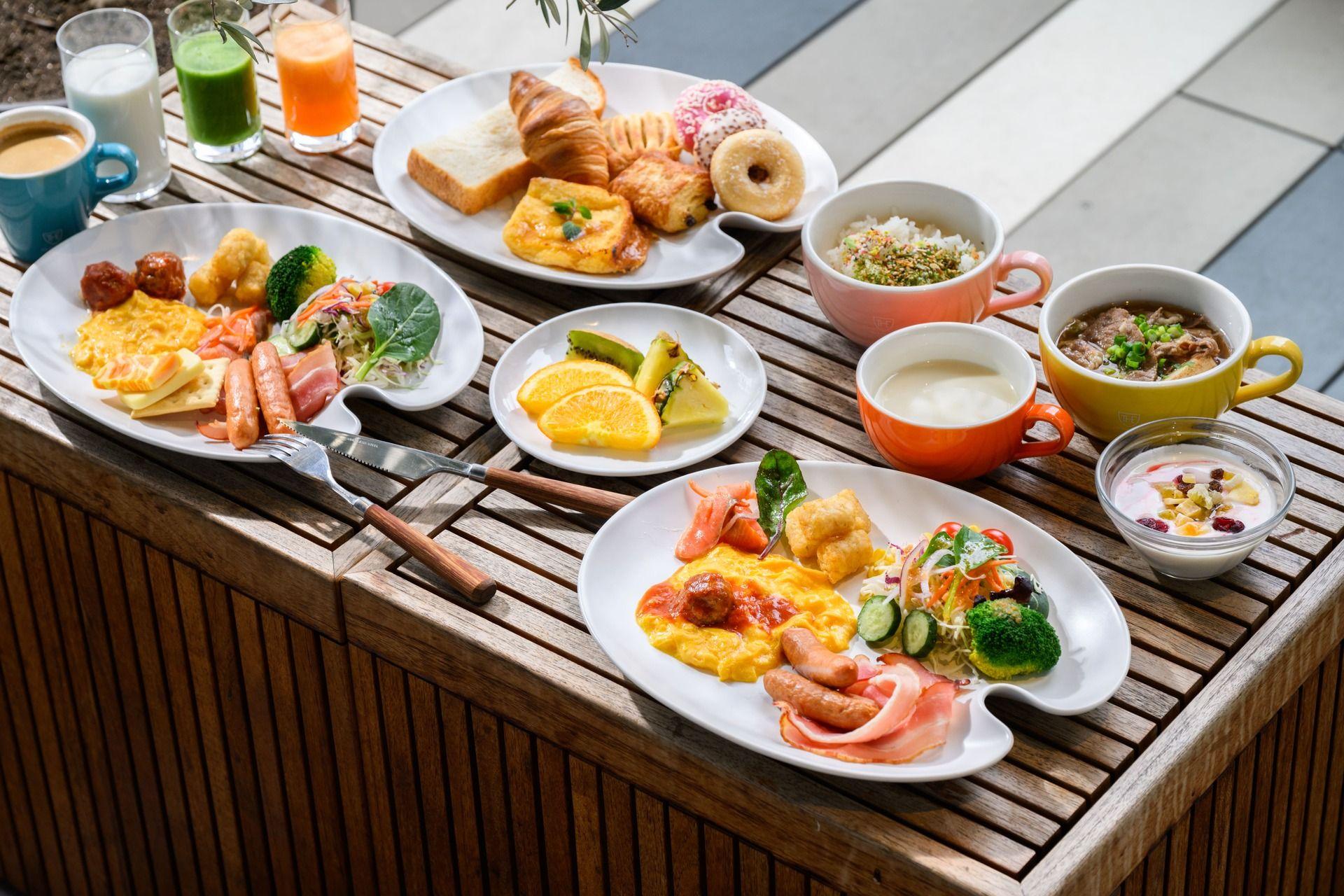 【ザ ロイヤルパーク キャンバス 大阪北浜】新しい朝食メニューで「街と、もてなす。」を体験　規格外野菜のスムージーや関西の魅力を味わう「ふりかけバー」